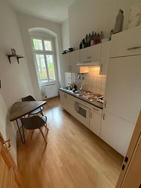 Foto - Großes möbliertes Zimmer mit Balkon in ruhiger Altbauwohnung in W