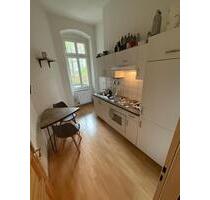 Großes möbliertes Zimmer mit Balkon in ruhiger Altbauwohnung in W - Berlin Mitte
