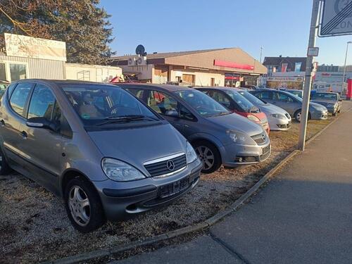 Foto - Parkplatz für Autohändler mit Büro – Top Lage
