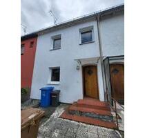 Reihenmittelhaus in Straubing - 1.150,00&nbsp;EUR Kaltmiete, ca.&nbsp; 105,00&nbsp;m&sup2; in Straubing (PLZ: 94315)