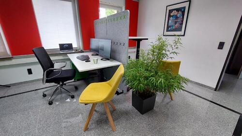 Foto - Schreibtisch own desk all in - 170,00&nbsp;EUR Kaltmiete, ca.&nbsp; 4,00&nbsp;m&sup2;