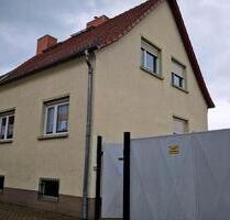 Einfamilienhaus mit Nebengelaß, Hof, Garten und Garage - Allstedt
