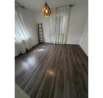 Helle freundliche 2 Zimmer Wohnung mit Einbauküche und Garten - Esslingen am Neckar Hegensberg