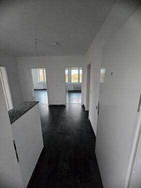 Foto - Helle, frisch renovierte 2-Zimmer-Wohnung mit Balkon & Parkblick