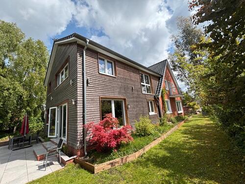 Foto - Großes Einfamilienhaus 207qm, 5 Schlafzimmer, 2 Büros, Garten