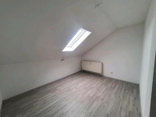 Foto - 4 Zimmer Dachgeschoßwohnung zur Miete in Altlußheim