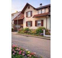 Großzügige Wohnhaus - mit Garage und Werkstatt - Lahr (Schwarzwald)