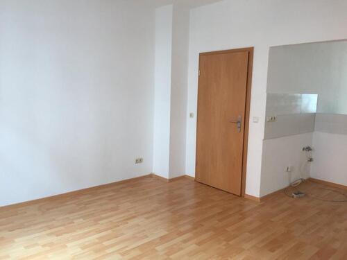 Foto - 1 Raum WHG ABG Ca.35m2 Balkon Wanne Dusche Fenster, Außenrollo