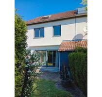 Familienfreundliches Reihenhaus mit Garten und Garage in Rastatt Familienfreundliches Reihenhaus mit Garten und Garage in Rastatt