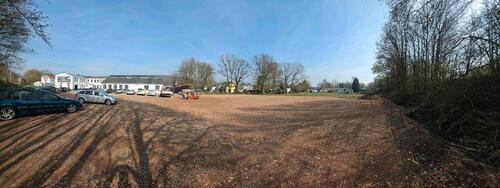 Foto - Parkplätze für PKW aller Art und kleine LKW und Anhänger