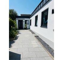 Freistehender Bungalow mit gehobener Ausstattung - Königsbrunn