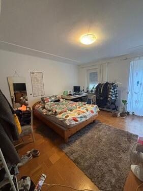 Foto - Fully-furnished room with balcony