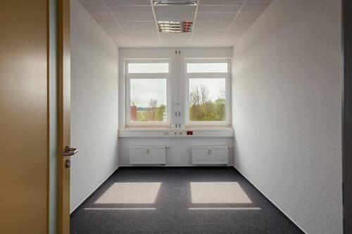 Foto - Helles Einzelbüro zu vermieten!