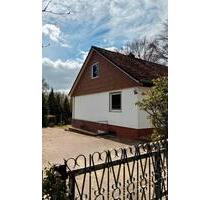 Haus mit ausgebautem Keller, Garage und großem Südgrundstück - Neetze