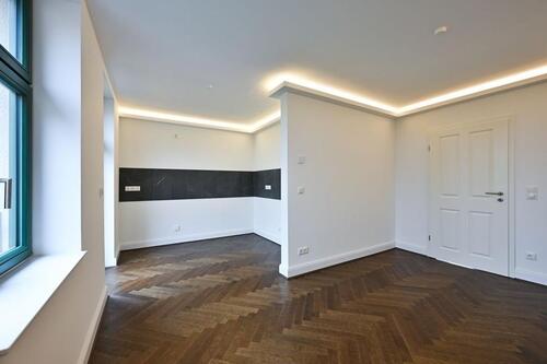 Foto - Ganz oben! + Erstbezug im Dach + Parkett & Fußbodenheizung + Balkon + tolles Bad + LED-Licht