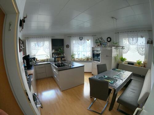 Foto - Helle 4-Zimmer-WHG mit Terrasse, EBK und 80qm Garage