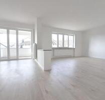 Frisch sanierter Wohntraum: Großzügige 4-Zimmer-Wohnung mit Balkon & Garage - Deggendorf