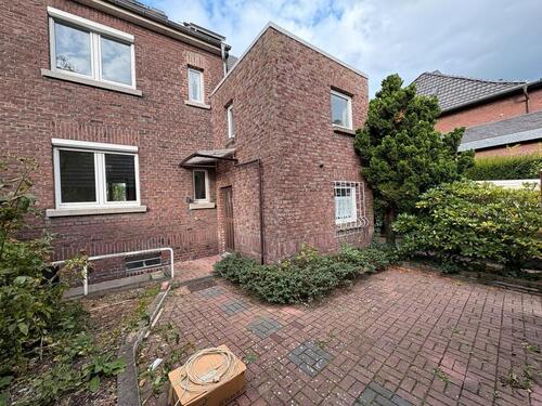 Foto - 7,5 Zimmer Haus zzgl. Keller, DG, Garage, Stellplatz und Garten