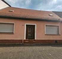 Reihenmittelhaus in Gröbzig - 66.000,00&nbsp;EUR Kaufpreis, ca.&nbsp; 85,00&nbsp;m&sup2; in Südliches Anhalt (PLZ: 06388) Pfaffendorf