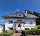 Foto - Charmante Villa mit ca. 275 m² Wfl, ELW & großem Garten