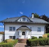 Charmante Villa mit ca. 275 m² Wfl, ELW & großem Garten - Taunusstein