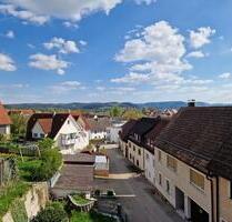 Sonnenverwöhnte Dachwohnung mit Ausblick. teilmöbliert. - Empfingen