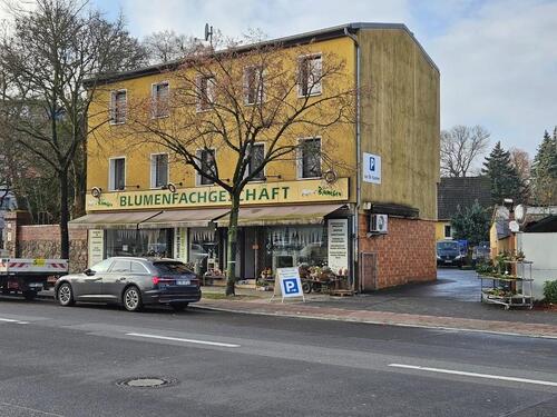 Foto - Blumengeschäft direkt neben öffentlichen Friedhof