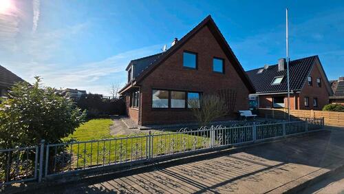 Foto - Große 2-Zimmer Erdgeschosswohnung in Heide mit Garten und Garage