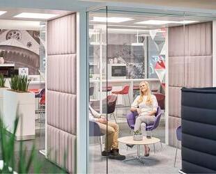 Exklusives Büro mit Konferenztisch in stilvollem Business Center - Neuss