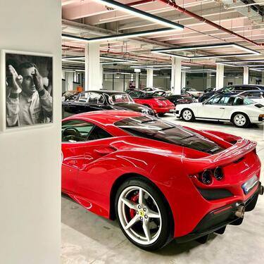 Foto - Stellplätze in der Garage des CLASSIC DEPOT Bad Hersfeld - Oldtimer & Sportwagen