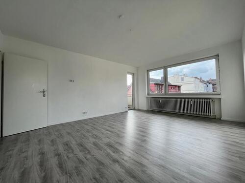 Foto - 3ZKB, renoviert, EBK, 2. OG mit Balkon - TondeichSchulstraße
