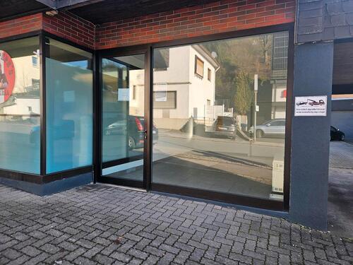 Foto - Laden, Büro, Kiosk, Einzelhandel, Bankautomat, zu vermieten