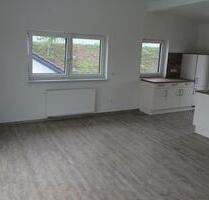 Lichtdurchflutete und neu gebaute 2-Zimmer Wohnung mit Terrasse und EBK, ohne Courtage - Nr. 7 - Deggendorf