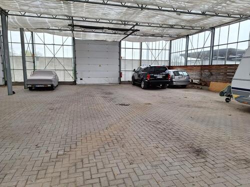 Foto - Unterstellplatz für Wohnwagen , Autos und Wohnmobile