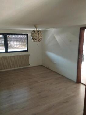 Foto - Helle 33m² DG-Wohnung 1 ZKB in Zemmer +40m² Speicher +Stellplatz