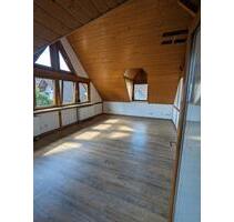 Lichtdurchflutete 2 Zimmer Wohnung mit Balkon und Einbauküch - Eschbach