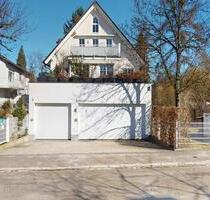 REMAX - Exklusive 2-Zimmer-DG-Galerie-Whg mit Terrasse in München!