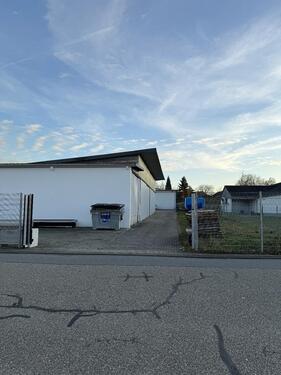 Foto - Lagerhalle an der A81 zu vermieten