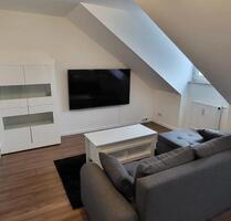 Möbliert: Sehr helle Dachgeschoßwohnung in Schwabing West - München Maxvorstadt