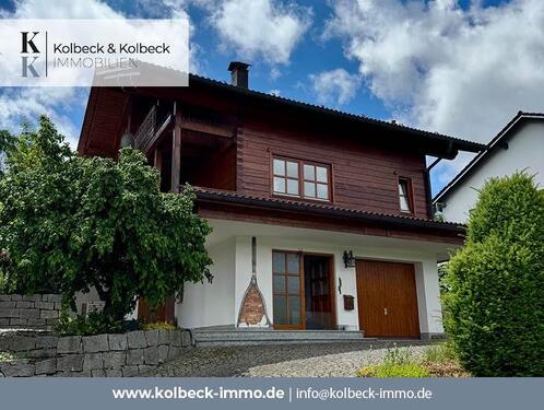 Foto - Einfamilienhaus mit Garten und Garage