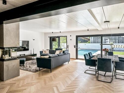 Foto - Neuwertige DHH (218 m²) mit Salzwasser-Pool, A+, provisionsfrei