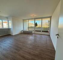 traumhafte 2 Zimmer Wohnung MÖGLICHKEIT FÜR 3 ZIMMER UMBAU!!!!!! - Ottobrunn