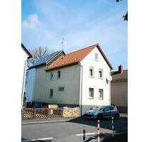 Renoviertes Haus zu vermieten! - 1.050,00&nbsp;EUR Kaltmiete, ca.&nbsp; 100,00&nbsp;m&sup2; in Staufenberg (PLZ: 35460)