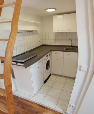 Foto - Renovierte, sehr gut angebundene 1-Zi. DG-Wohnung mit EBK