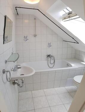 Foto - 1 Zimmer Dachgeschoßwohnung zur Miete in Ludwigshafen am Rhein