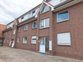 Foto - 3-Zimmer-Erdgeschosswohnung mit Terrasse u. kleinen Garten Garage