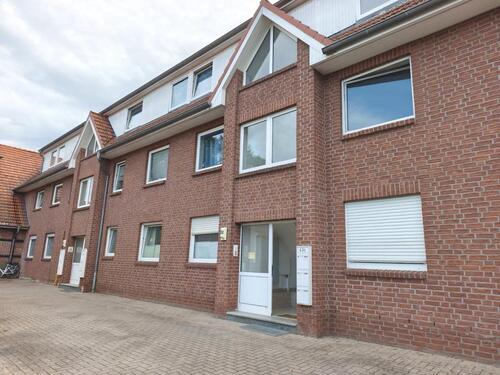 Foto - 3-Zimmer-Erdgeschosswohnung mit Terrasse u. kleinen Garten Garage