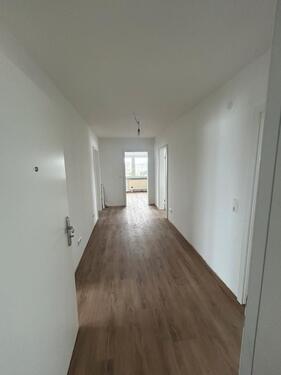 Foto - Neu renovierte 3 Zimmer Wohnung (78m2) mit Balkon & Taunusblick