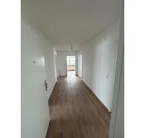 Neu renovierte 3 Zimmer Wohnung (78m2) mit Balkon & Taunusblick - Frankfurt am Main Bonames