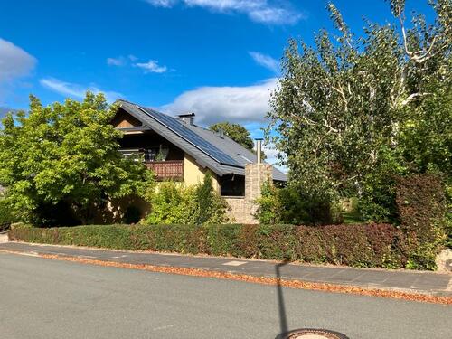 Foto - Großes massives Wohnhaus mit Garage, Carport u. Stellplatz